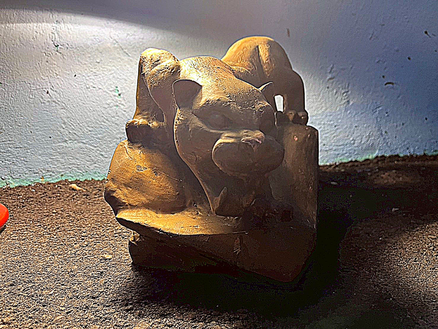 Decorative solid wooden tiger 裝飾性實木雕虎擺件